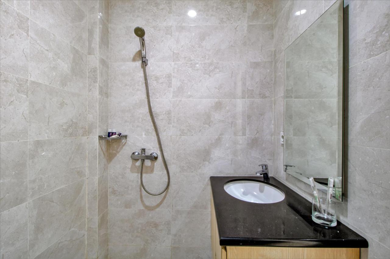 D'Padmaya Residence Джакарта Екстериор снимка